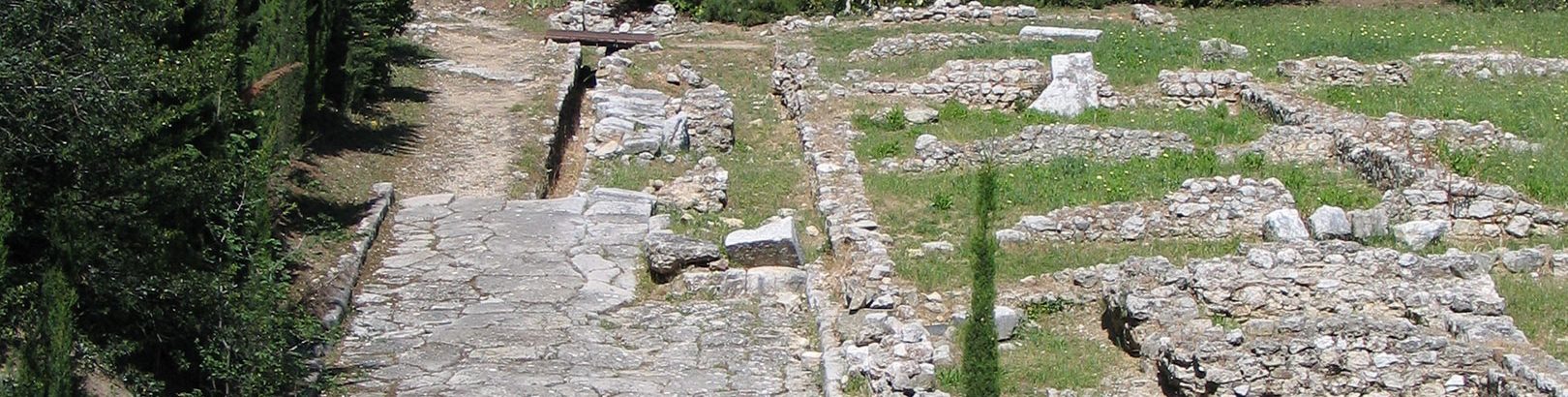 Decumanus du quartier Sud. Site romain de Cimiez.